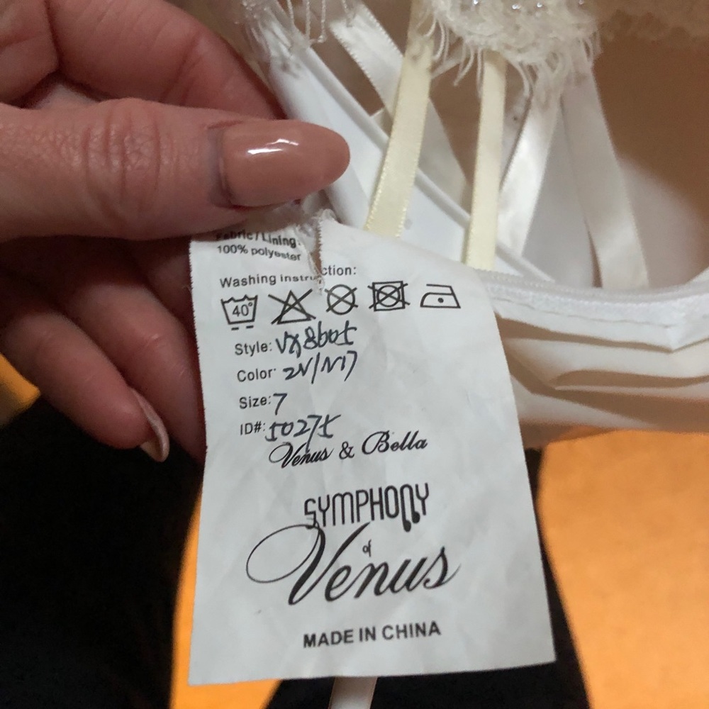 Brand new wedding gown Never altered never used! - Picture 4 of 5